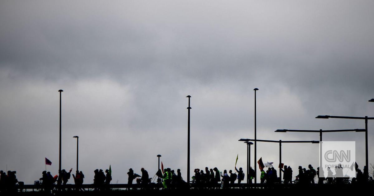 Aviões impedidos de levantar voo em Berlim por causa do mau tempo