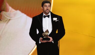 Protestos contra agência de imigração nos EUA dominam a cerimônia do Grammy 2026 - G1