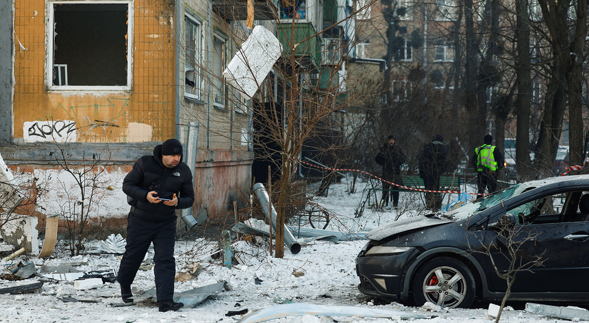 Zelensky acusa Rússia de preferir aterrorizar população em vez de tentar diplomacia