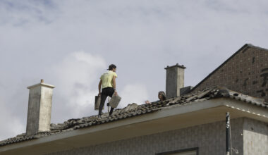 Telhas tornam-se “mais caras que ouro” para vítimas da tempestade Kristin