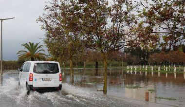 Perto de 70 vias interditas devido a inundações e desmoronamentos