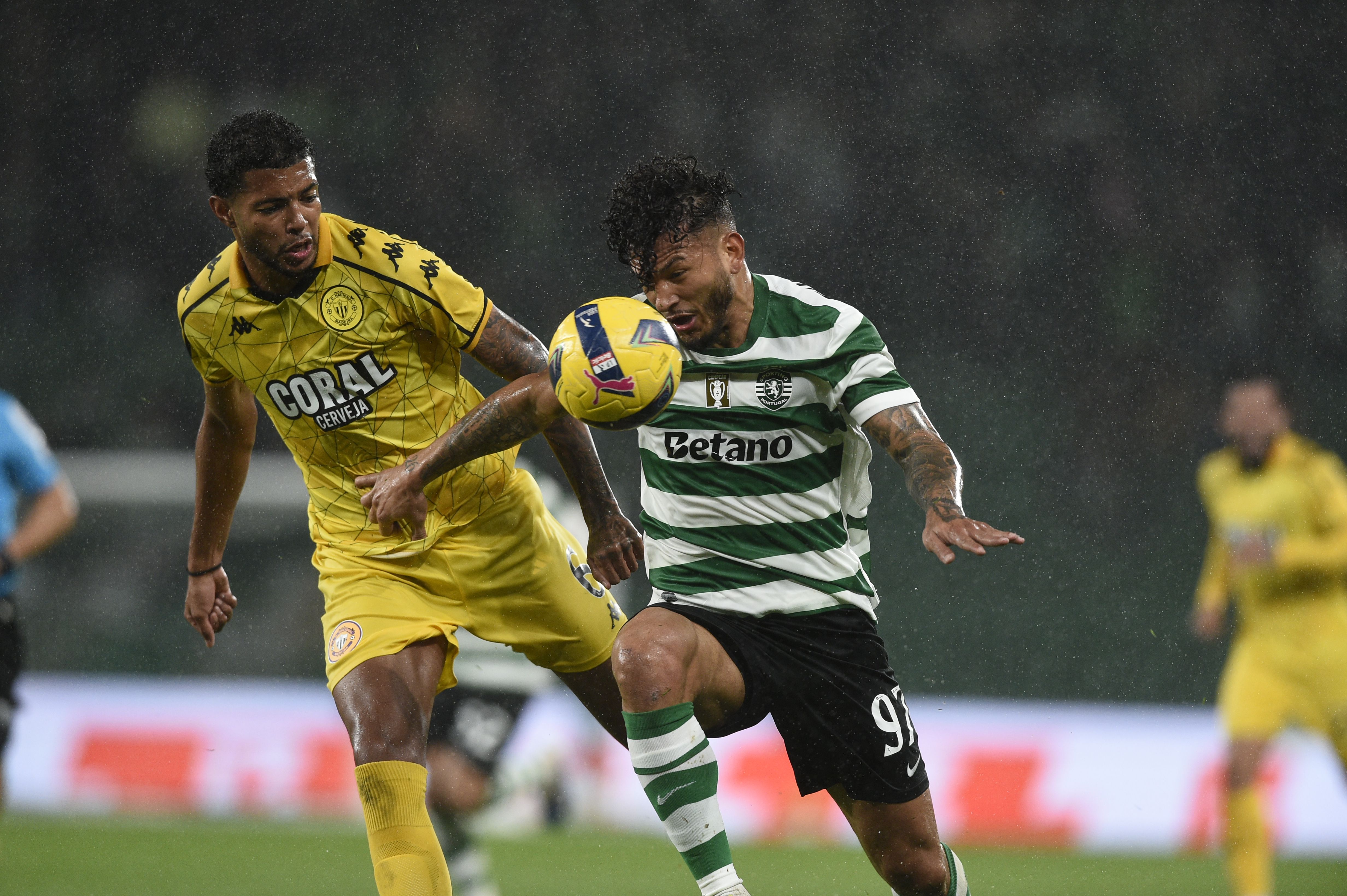 Matheus Dias e Luis Suárez - Foto: Sérgio Miguel Santos