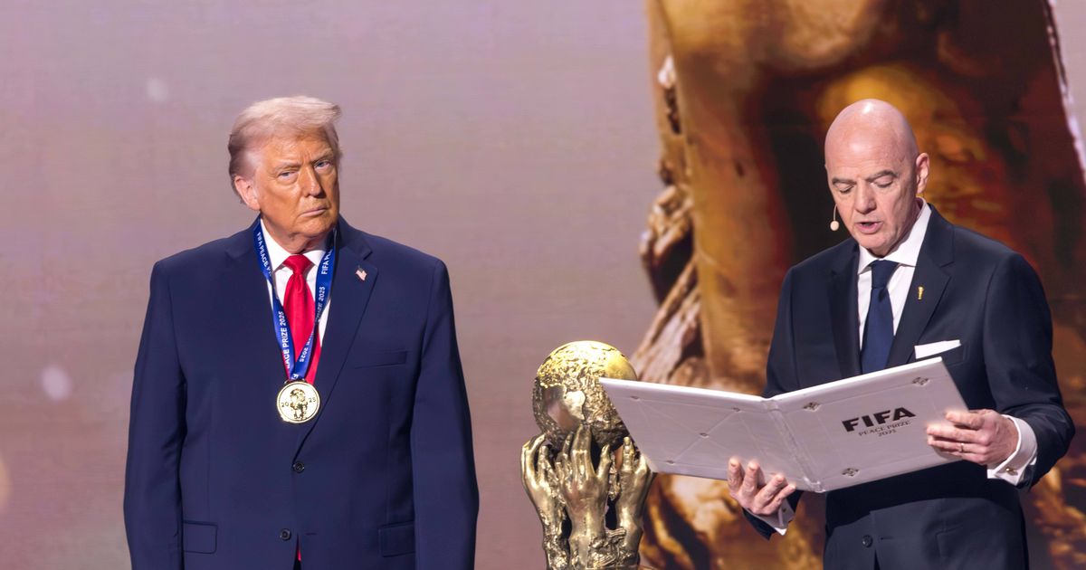 Presidente da FIFA defende Donald Trump e admite levantamento de suspensão da Rússia