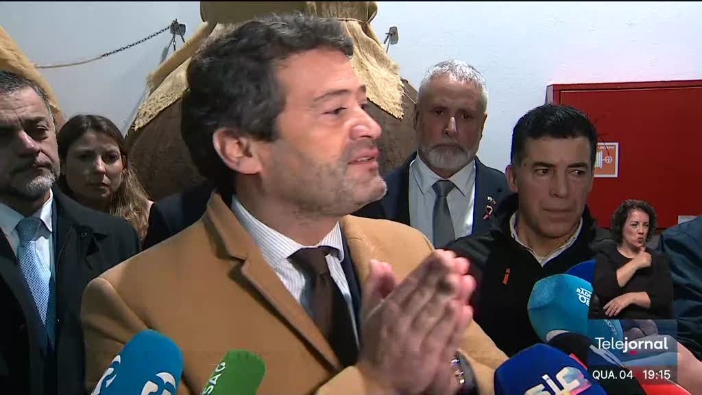 Ventura desafiou Marcelo Rebelo de Sousa a cancelar viagem a Espanha