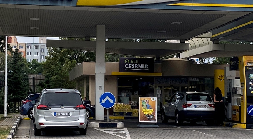 Hungria e Eslováquia suspendem exportação de diesel para a Ucrânia