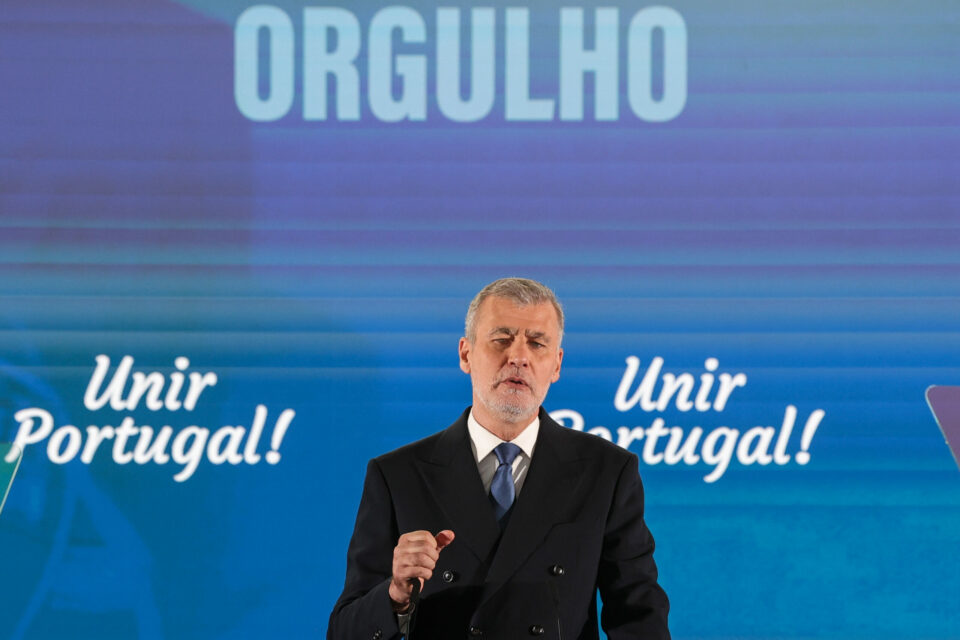 Gouveia e Melo doa lonas dos seus outdoors à Proteção Civil de Ourém