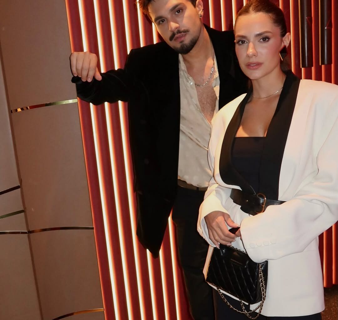 Luan Santana e Jade Magalhães curtem vale night em Dubai com jantar romântico e show de Ricky Martin