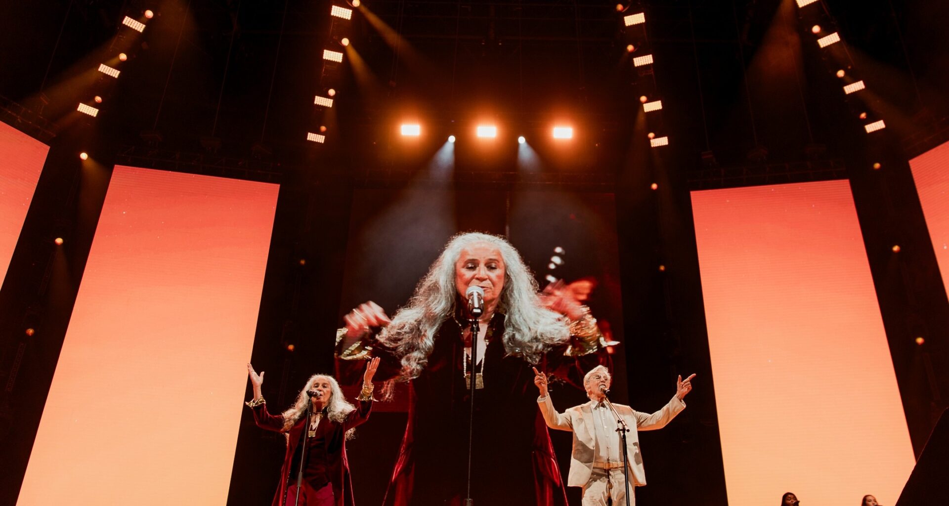 saiba quem são os concorrentes de Caetano Veloso e Maria Bethânia, únicos brasileiros indicados