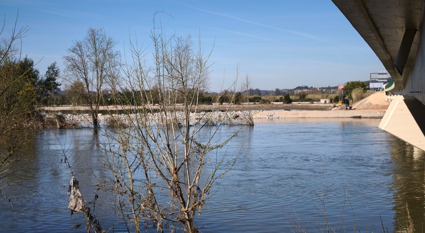 Intervenção concluída no dique que rompeu no Rio Mondego