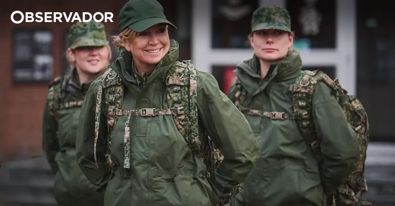 Rainha Máxima alista-se no exército dos Países Baixos – Observador