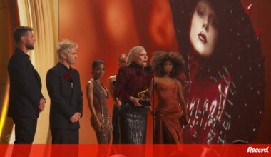 «Certifiquem-se de que são ouvidas»: Lady Gaga deixa mensagem às mulheres ao receber Grammy - Record