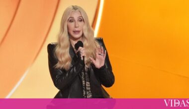 Cher protagoniza momento insólito nos Grammy: quis dar prémio a artista que já morreu e deixou o palco cedo demais - Últimas