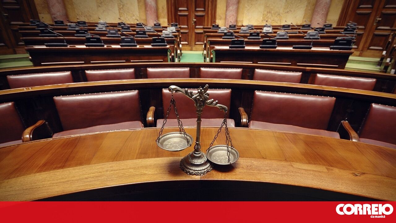 Juíza de Vila do Conde recusa julgar burla no aumento de capital do BES - Portugal