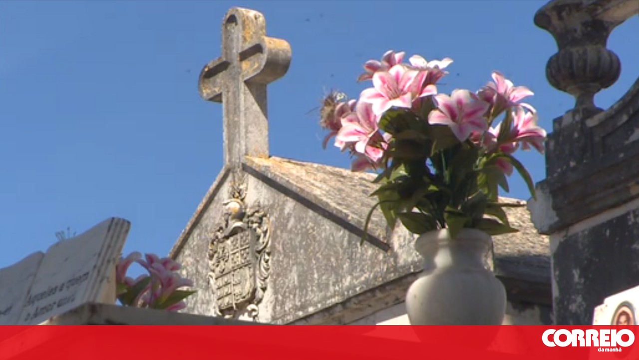 "Não estou a ser capaz de o encontrar": autarca de Casal dos Bernardos precisa de localizar coveiro para realizar funeral - Sociedade
