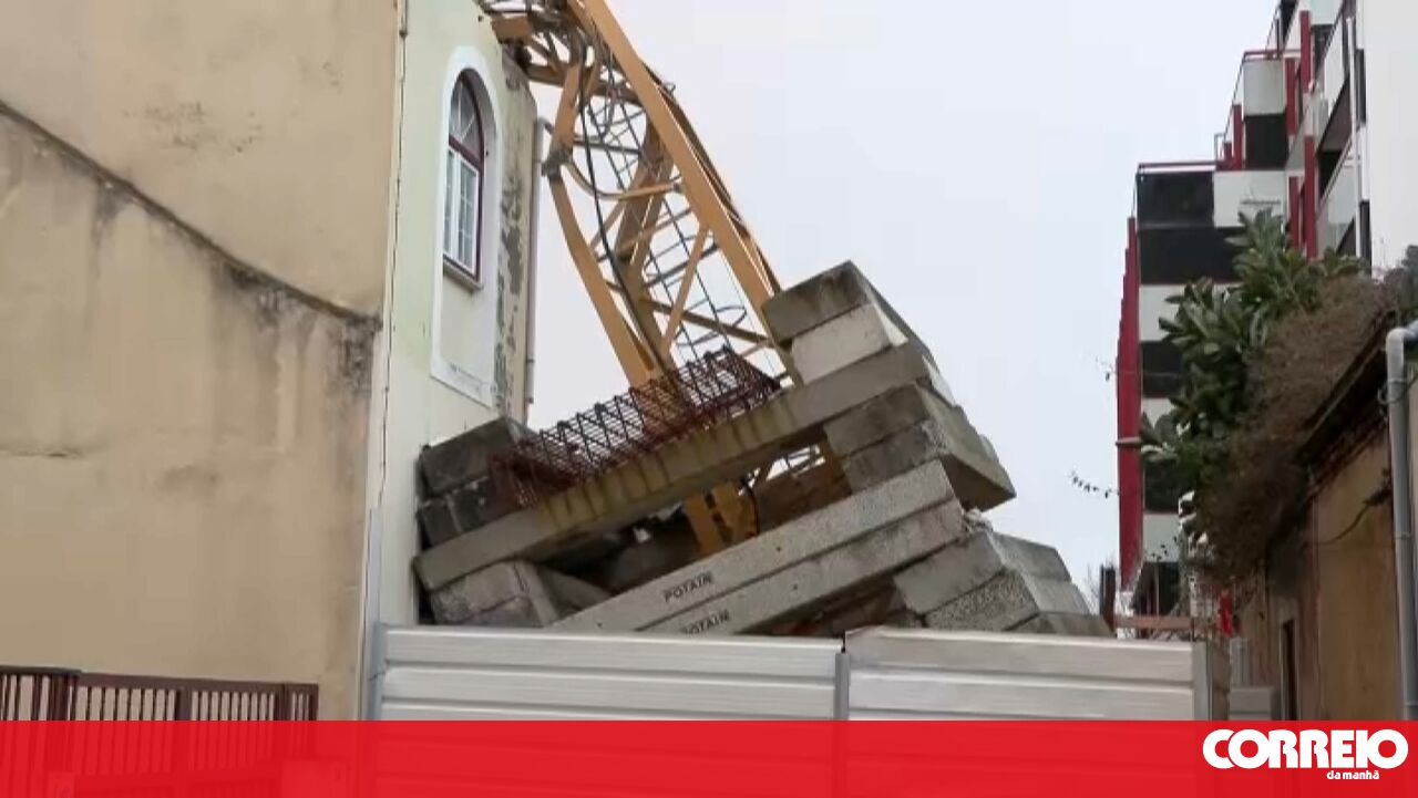 Grua que caiu na Figueira da Foz atingiu seis casas em três ruas - Clima