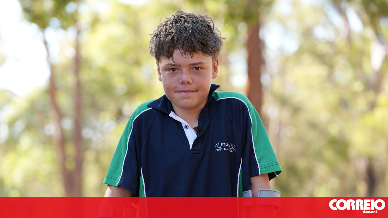 Rapaz de 13 anos nada quatro horas e salva família à deriva no mar na Austrália - Mundo