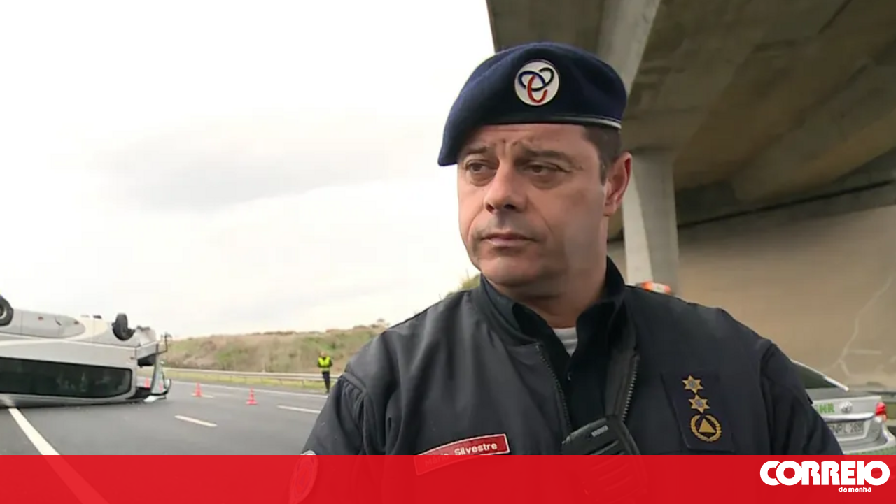 Comandante Nacional da Proteção Civil ausentou-se do País durante crise de tempestades - Portugal