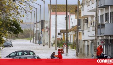 Inundação em Alcácer do Sal com zona mais vasta e mesas e cadeiras 'navegam' no rio - Sociedade