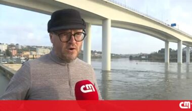 "Um [tripulante] foi para o meio da corrente": Pescador relata momento em que barco afunda no Rio Douro - Vídeos