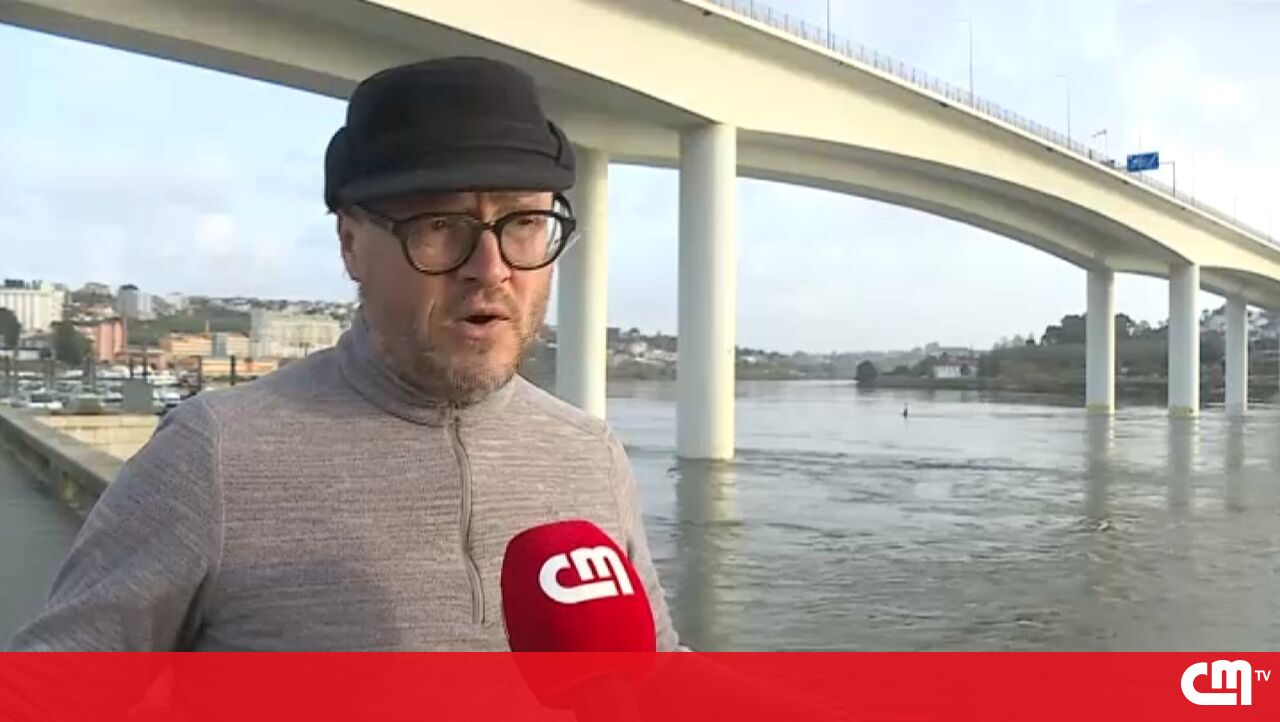 "Um [tripulante] foi para o meio da corrente": Pescador relata momento em que barco afunda no Rio Douro - Vídeos