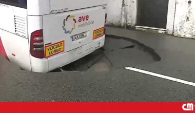 Autocarro preso em cratera depois de estrada aluir em Famalicão. Há dois feridos leves - cmjornal.pt