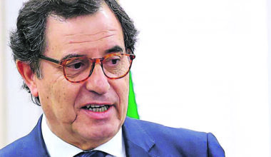 Castro Almeida sugere que famílias usem ordenado de janeiro até chegarem as verbas de emergência