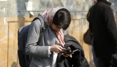 Irão autoriza formalmente as mulheres a conduzir motas