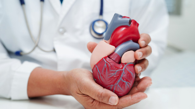 Estudo. Homens correm risco de sofrer problemas do coração mais cedo