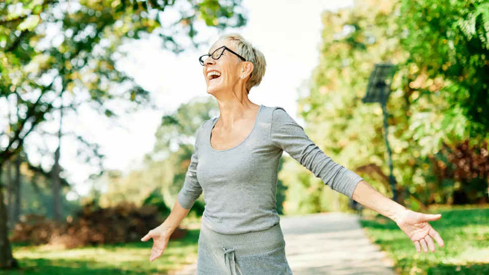 Este hábito muito simples faz bem ao coração (e não é exercício físico)