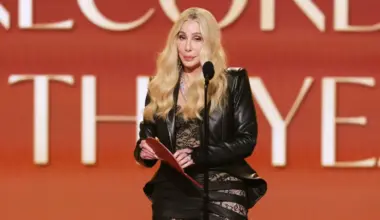 Viral. Cher atrapalha-se e engana-se a anunciar vencedor nos Grammy