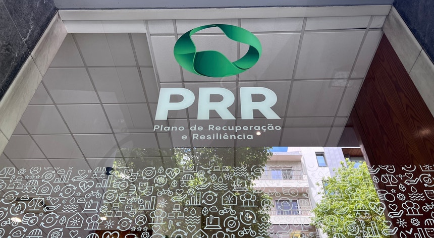 Ministro da Economia garante que PRR não está atrasado "neste momento"