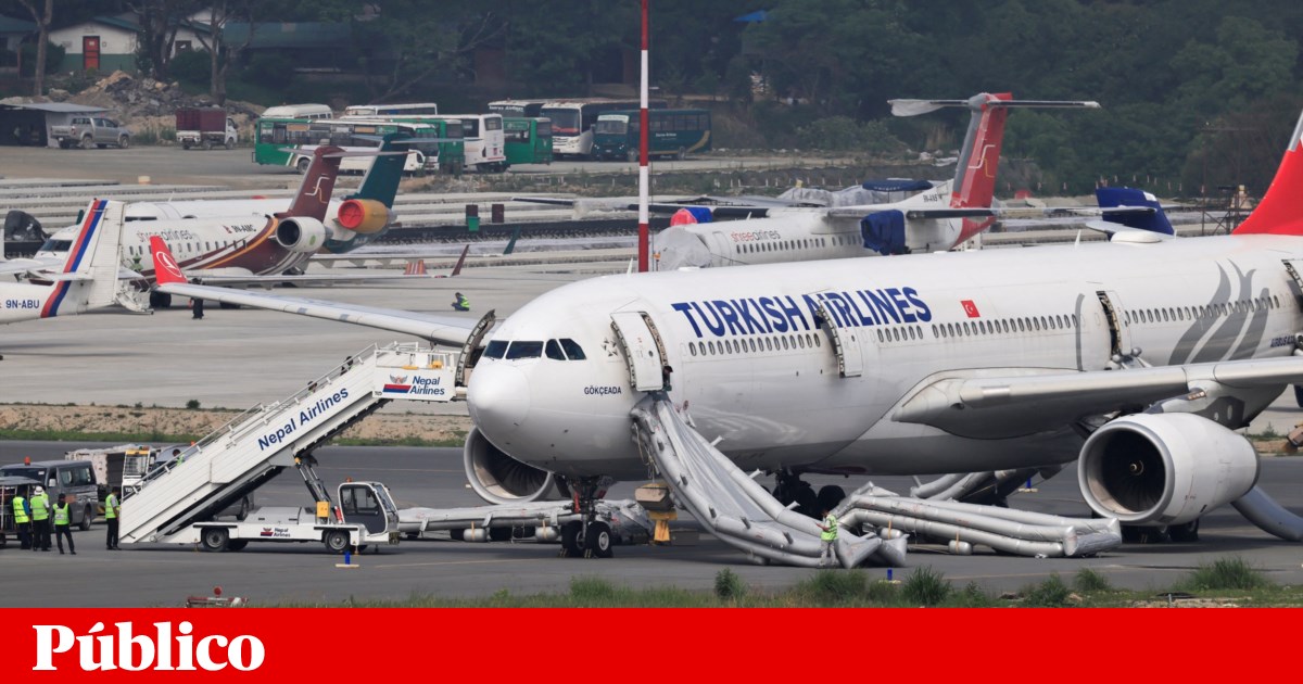 Avião da Turkish Airlines incendeia-se ao aterrar em aeroporto do Nepal | Ásia