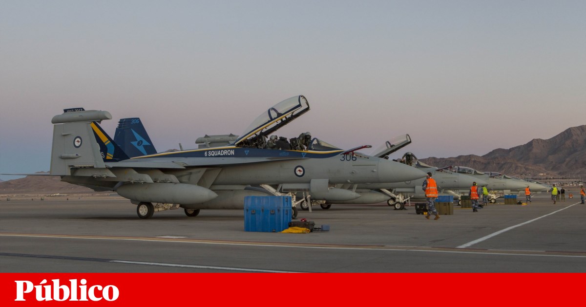 Caças norte-americanos chocam durante espectáculo aéreo em Idaho, pilotos salvam-se | EUA