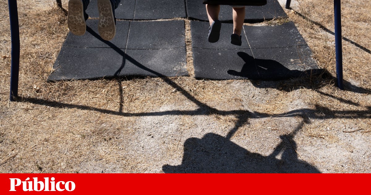 Mais de metade das famílias com crianças em Portugal são compostas por filhos únicos | Eurostat