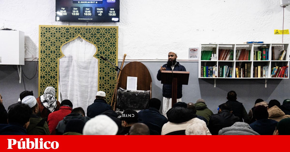 Mesquita no Porto tem de sair até Outubro após Livraria Lello comprar edifício | Porto