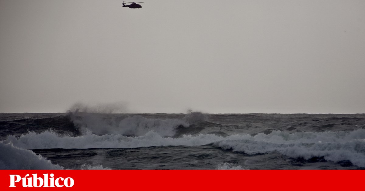 Praia do Dragão Vermelho na Costa da Caparica interditada a banhos | Praias