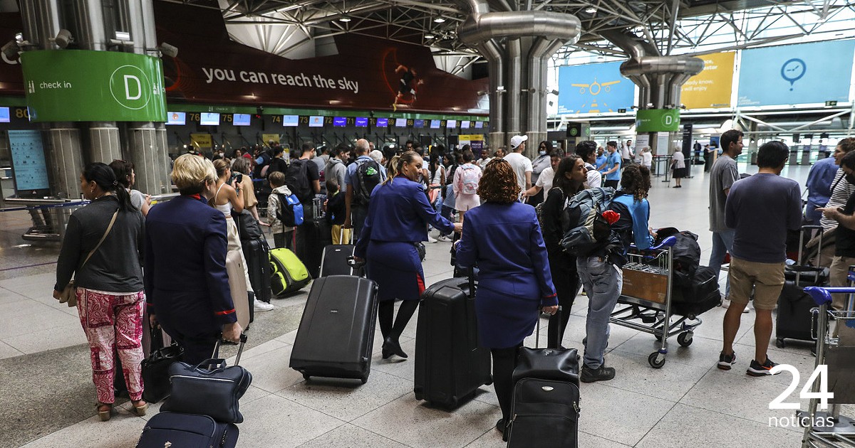 PSP desmente tempos de espera de seis horas nos aeroportos nacionais - Atualidade