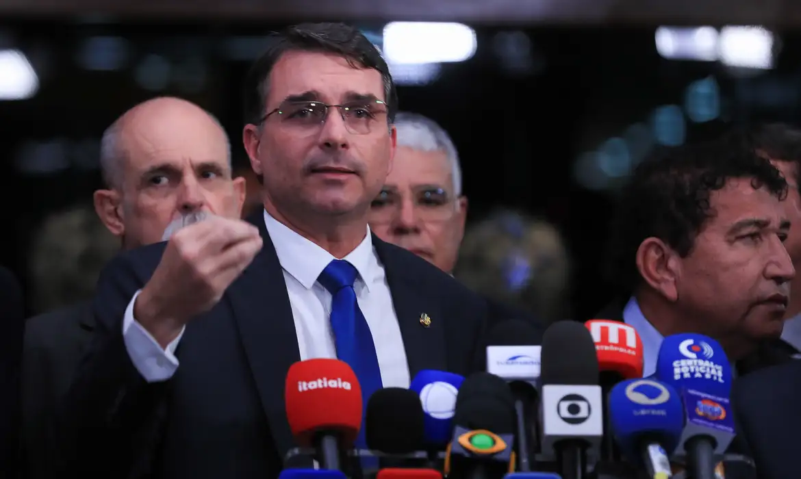 Filme sobre Bolsonaro é ‘comédia de erros’, diz Financial Times