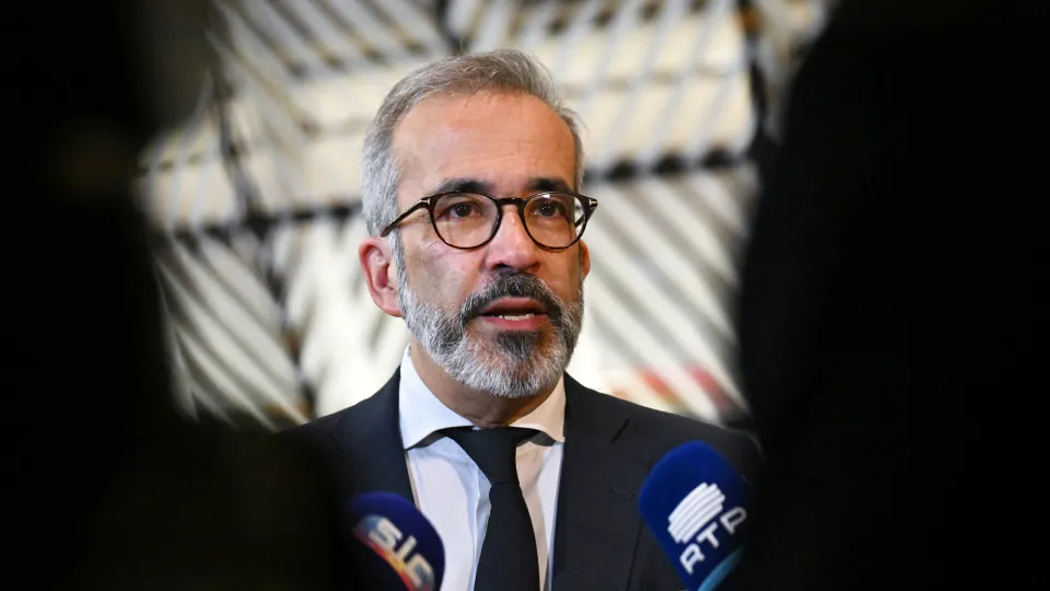 Portugal autorizou uso das Lajes "antes mesmo" do pedido? Ministro nega