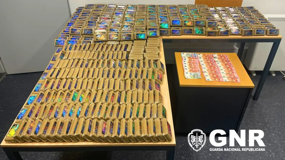 Jovem foge à GNR em plena A2 e é apanhado com 114 mil doses de droga