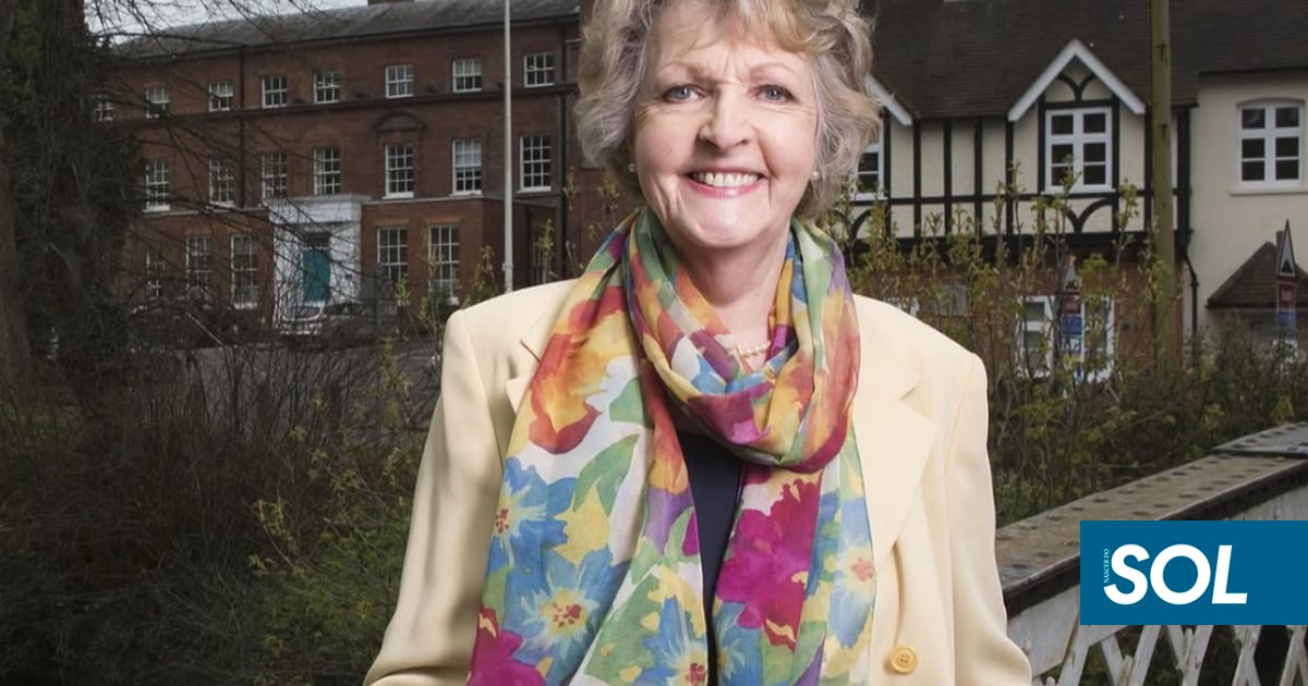Morreu a atriz Penelope Keith, um dos grandes nomes da comédia britânica, aos 86 anos