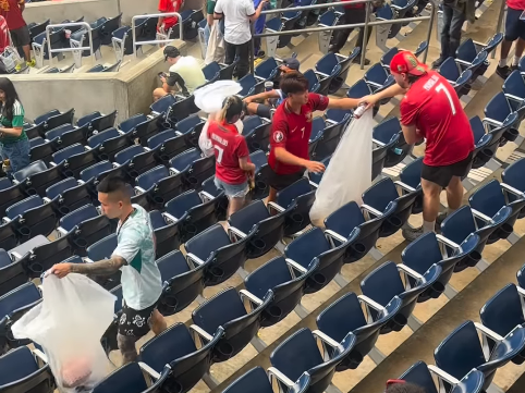 Adeptos da selecção portuguesa limpam estádio após jogo no Mundial? Verdadeiro | Verdadeiro