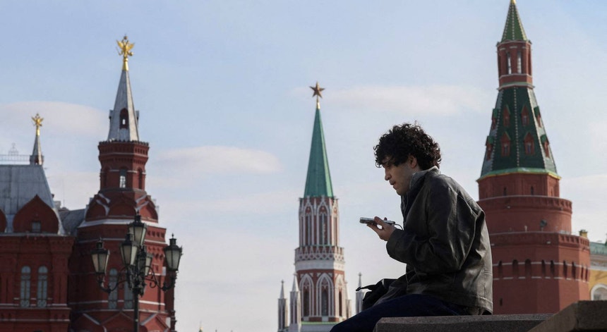 Moscovo afirma que Washington está a afastar-se do seu papel de "mediador imparcial"