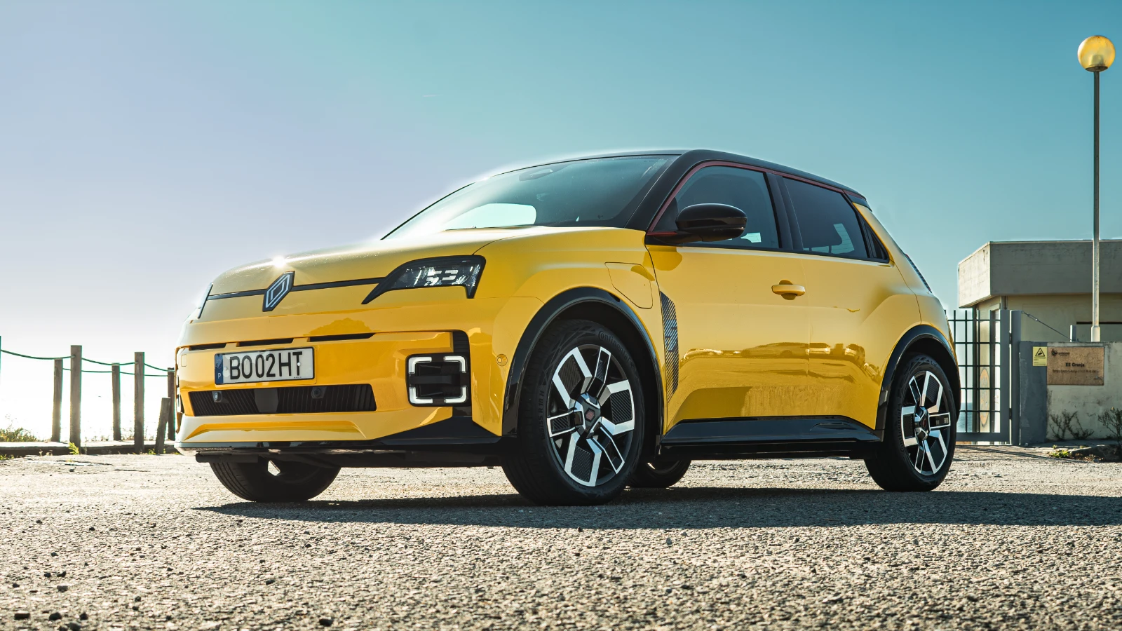 Já se sabe quando o Renault 4 e 5 vão ganhar mais potência e autonomia