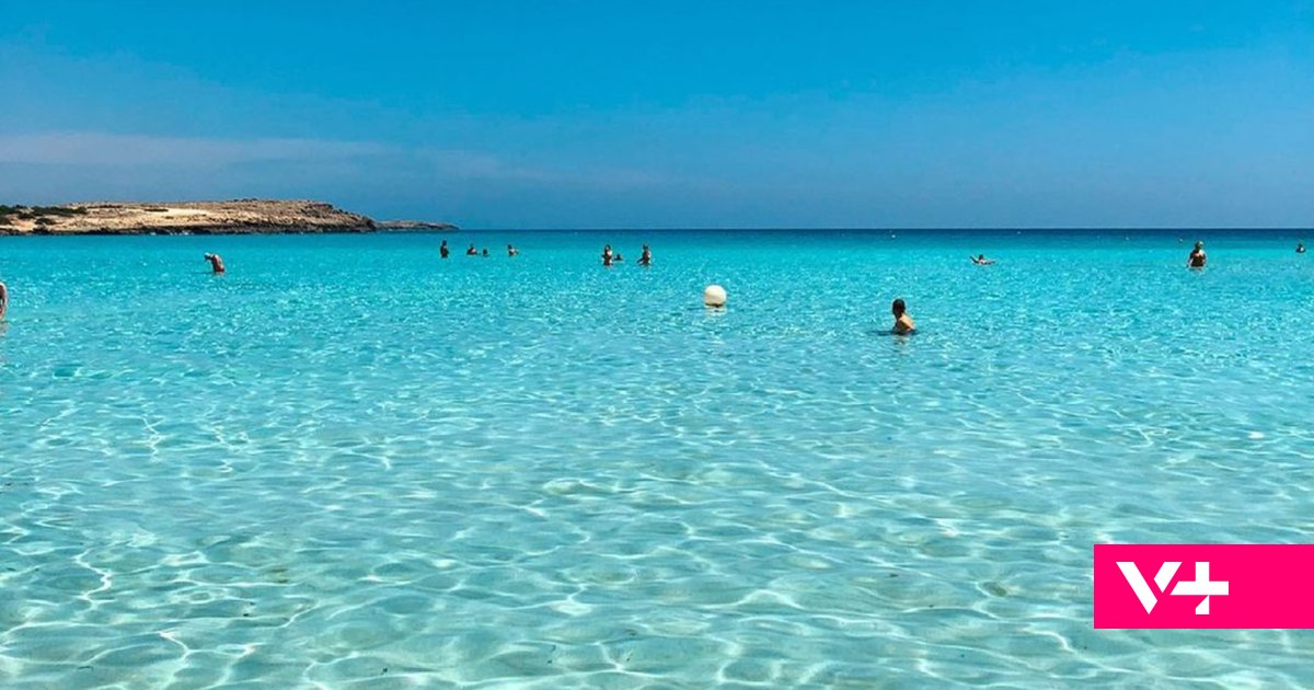 Águas até 29ºC e areia dourada: este destino europeu pode ser a escolha perfeita para as suas férias
