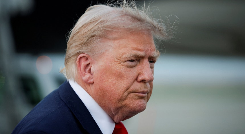 Trump diz que Irão vai pagar "muitas vezes" a morte de soldados americanos