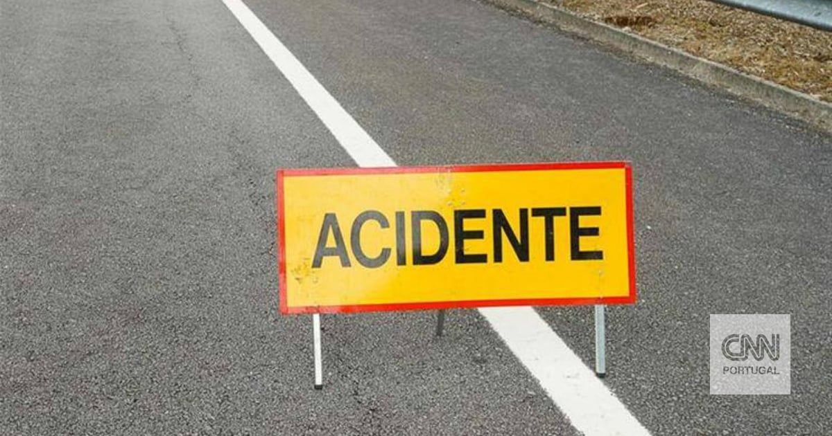 Queda de automóvel de viaduto em São Mamede de Infesta para a A4 faz dois mortos