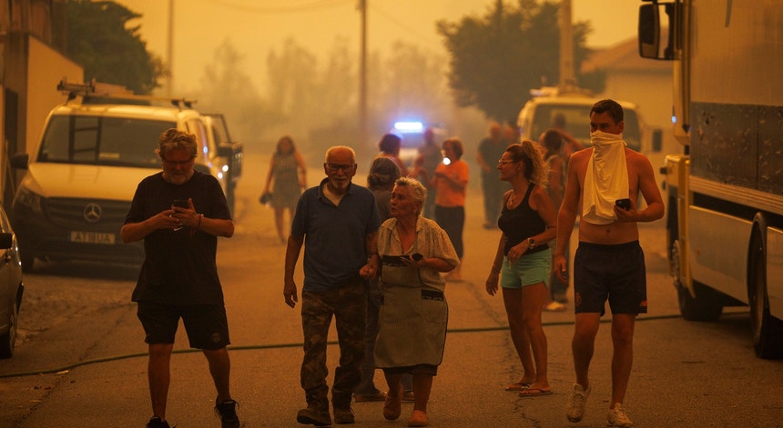 Incêndio em Valpaços fez cinco feridos e destruiu casas