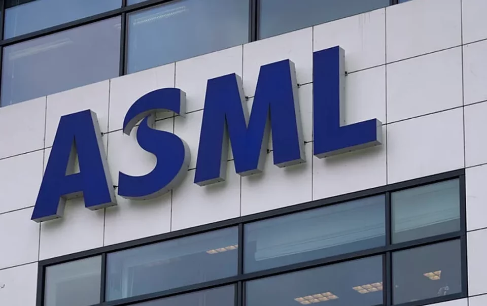 ASML oferece bónus de 20 mil euros a quem ficar na empresa entre 2027 e 2030
