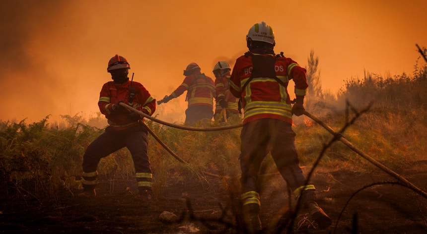 Meios aéreos acionados. Incêndio de Valpaços estendeu-se a Mirandela e Vinhais